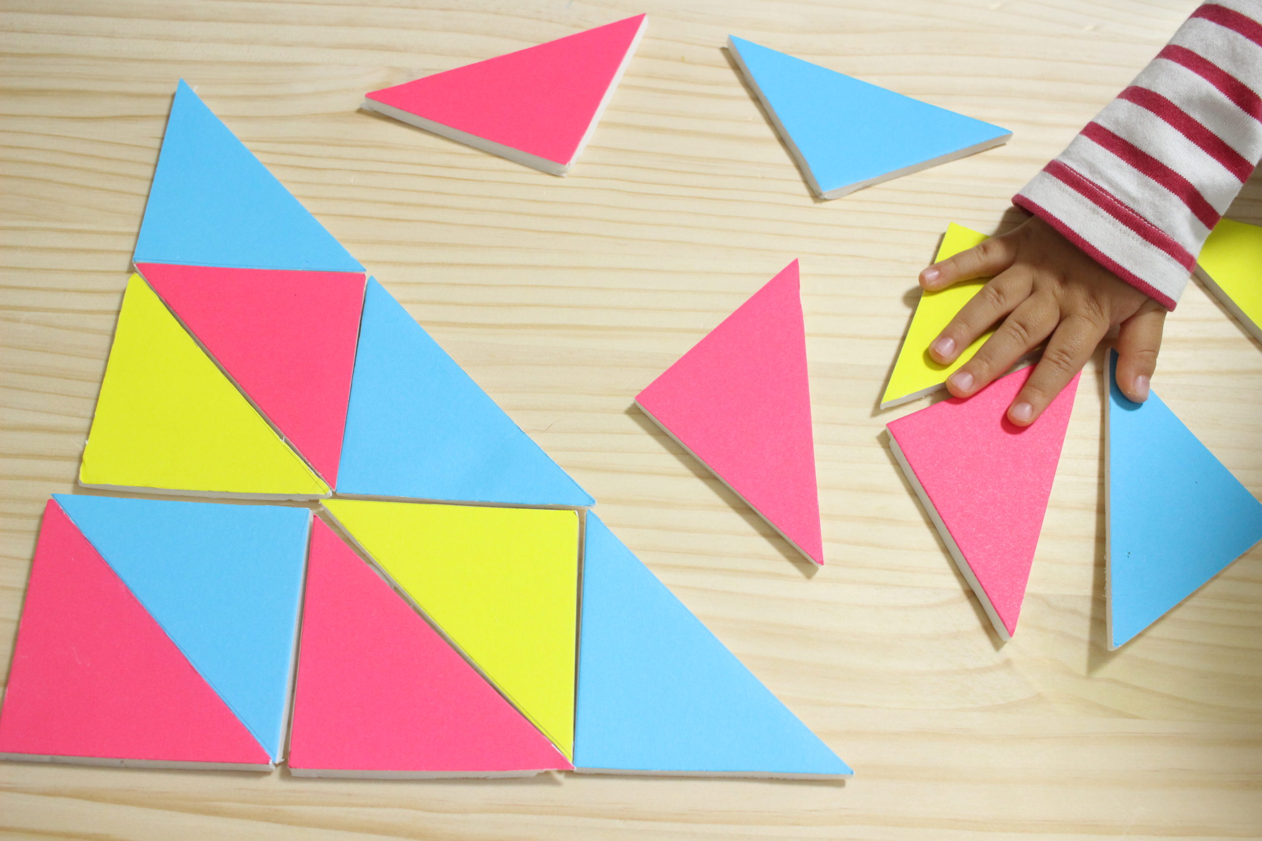 １００均で モンテッソーリ 教具を簡単手作り ２歳 ３歳 構成三角形 の作り方 おうちdeモンテ